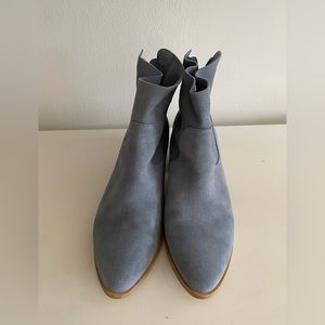 Blue Joie Boots sz 9